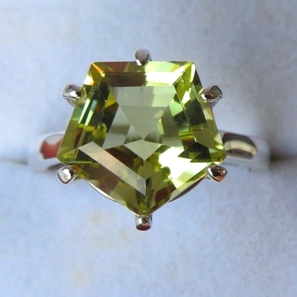 Pentagon Natural Lemon Quartz Sterling Silver Ring. Size 7.75 - Picture 3 of 10